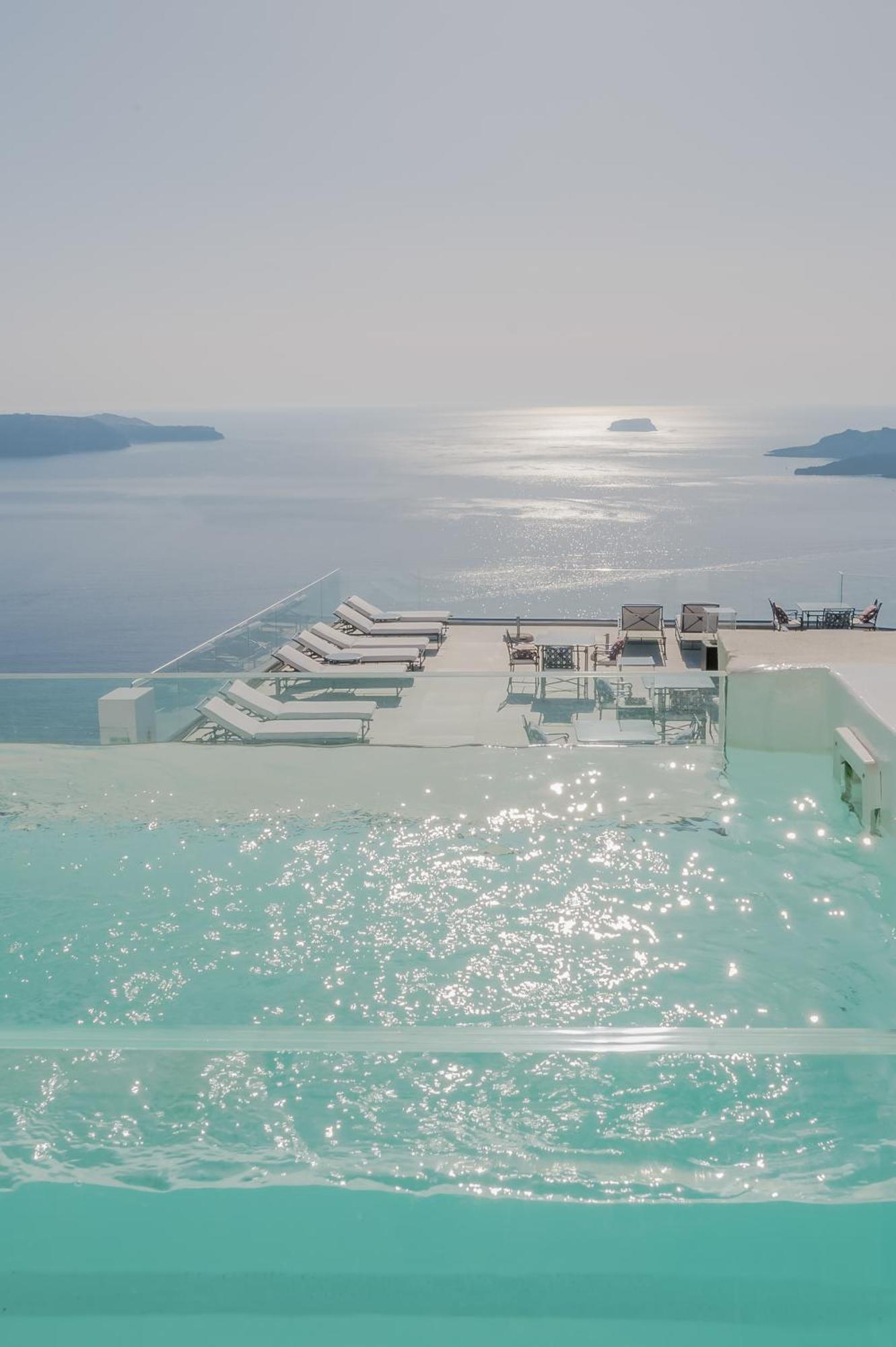 Apeiron Blue Santorini - Sustainable Adults Only 14 Plus Fira  Bilik gambar